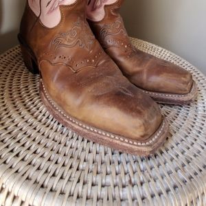 Ladies Size 8 Justin Boots. Warn well. Two tone.